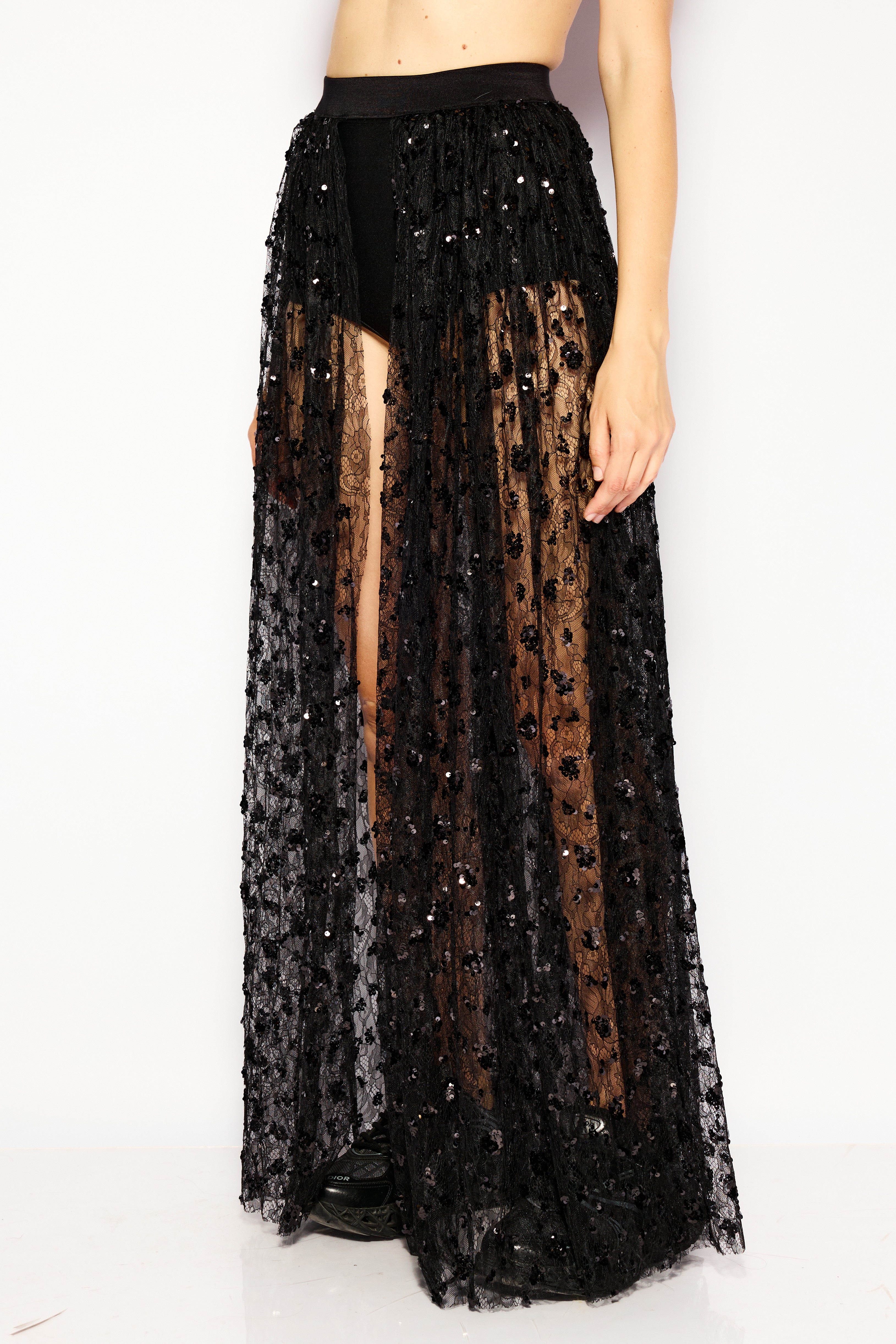 Drama lace skirt