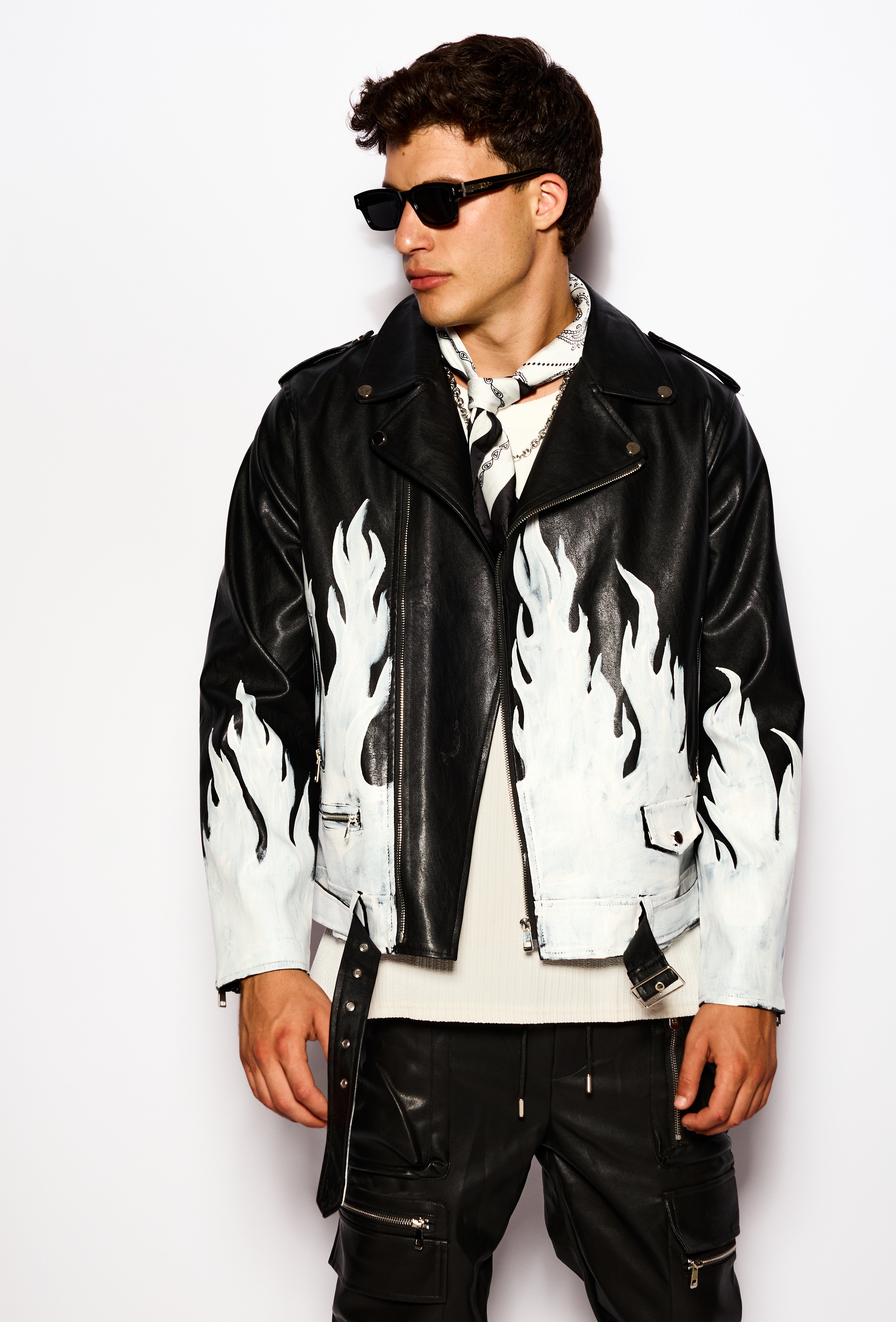 Voltage jacket