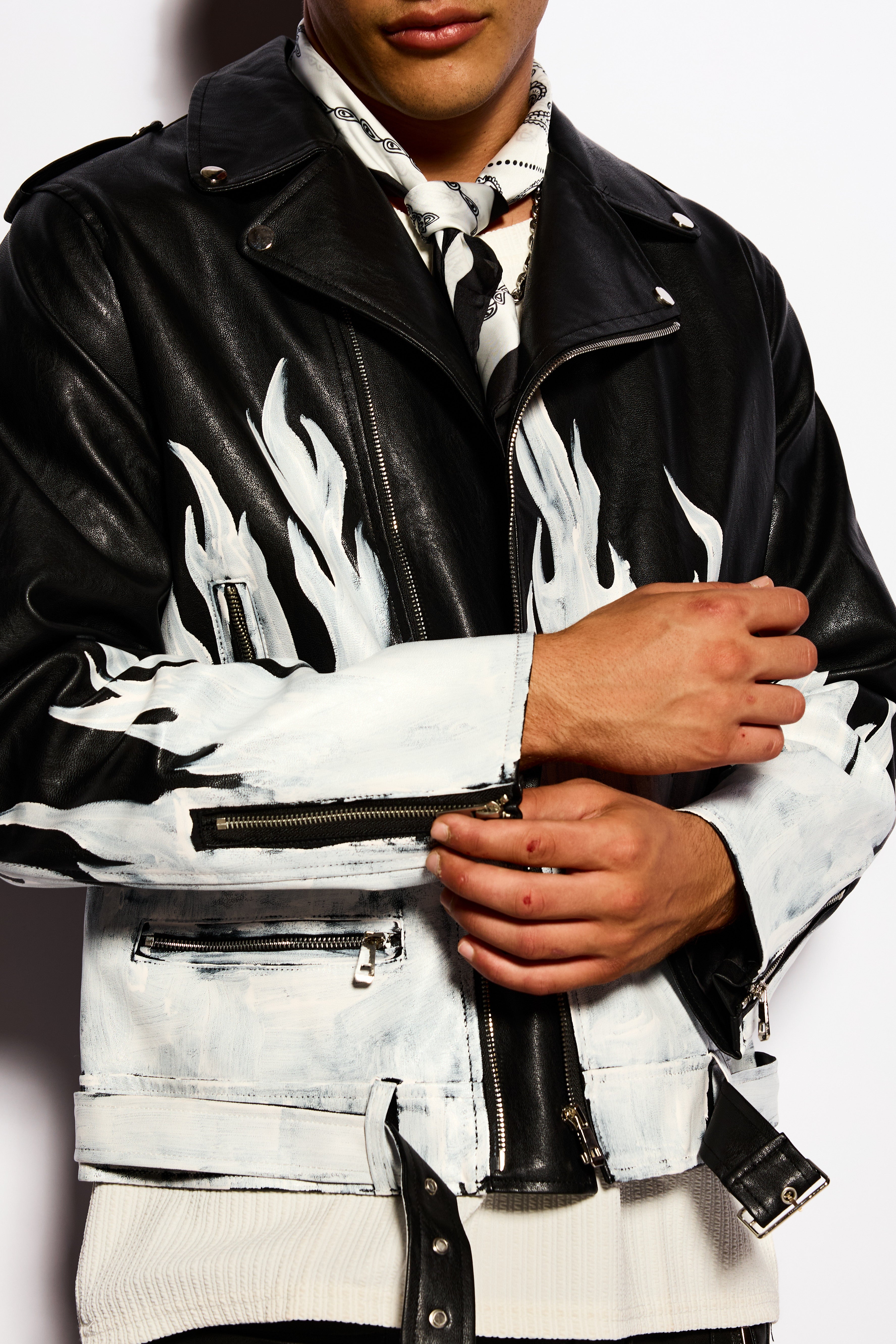 Voltage jacket