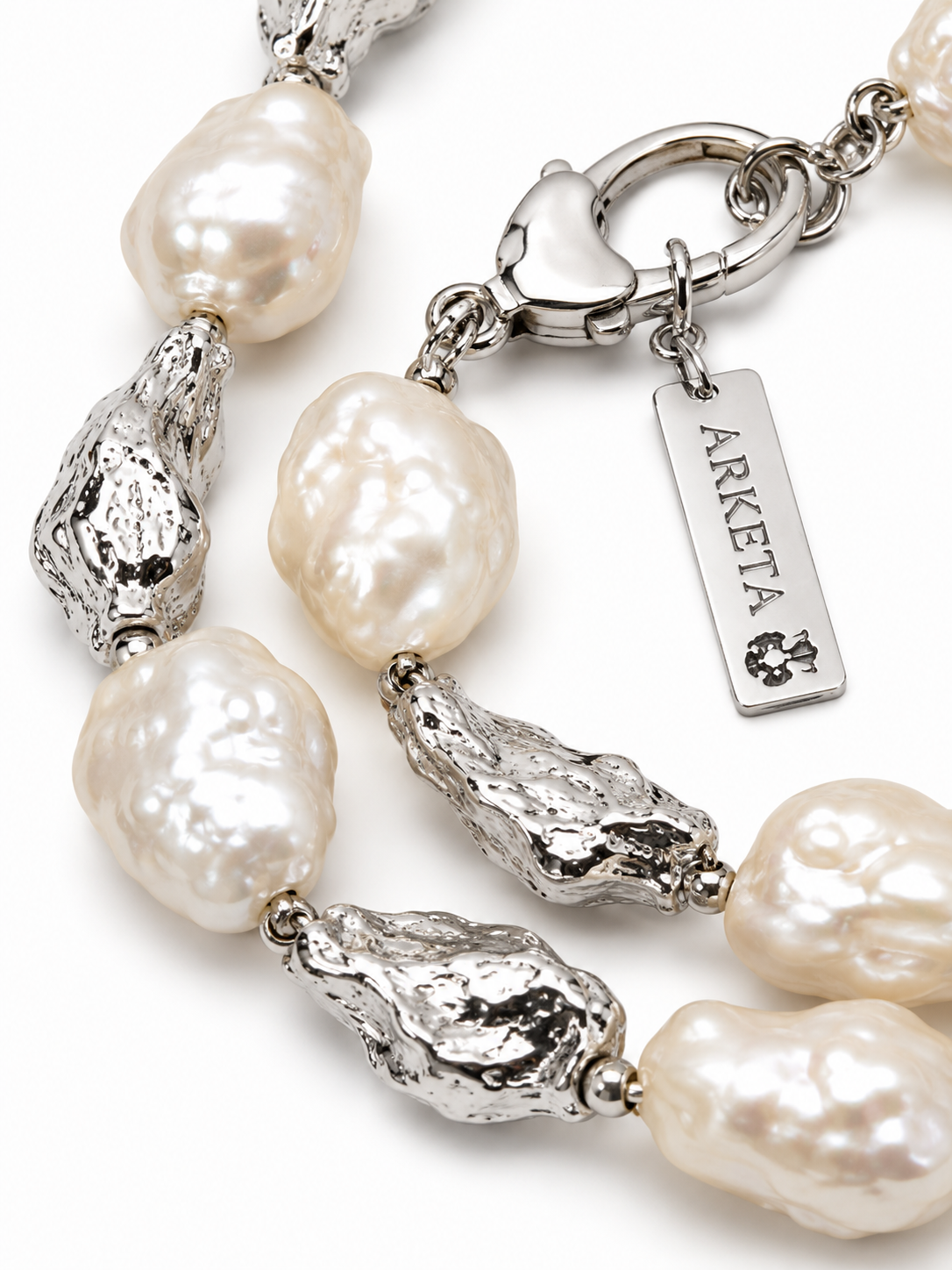 rebel pearl neckless
