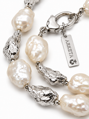 rebel pearl neckless